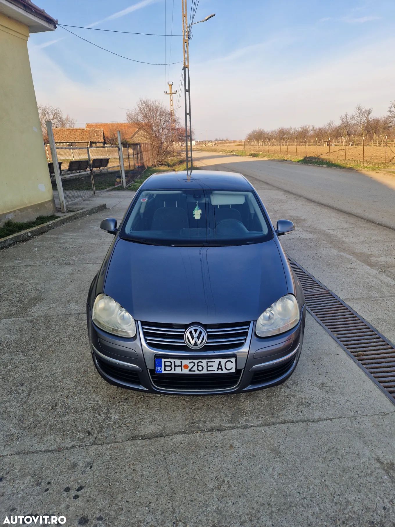 Volkswagen Jetta - 1