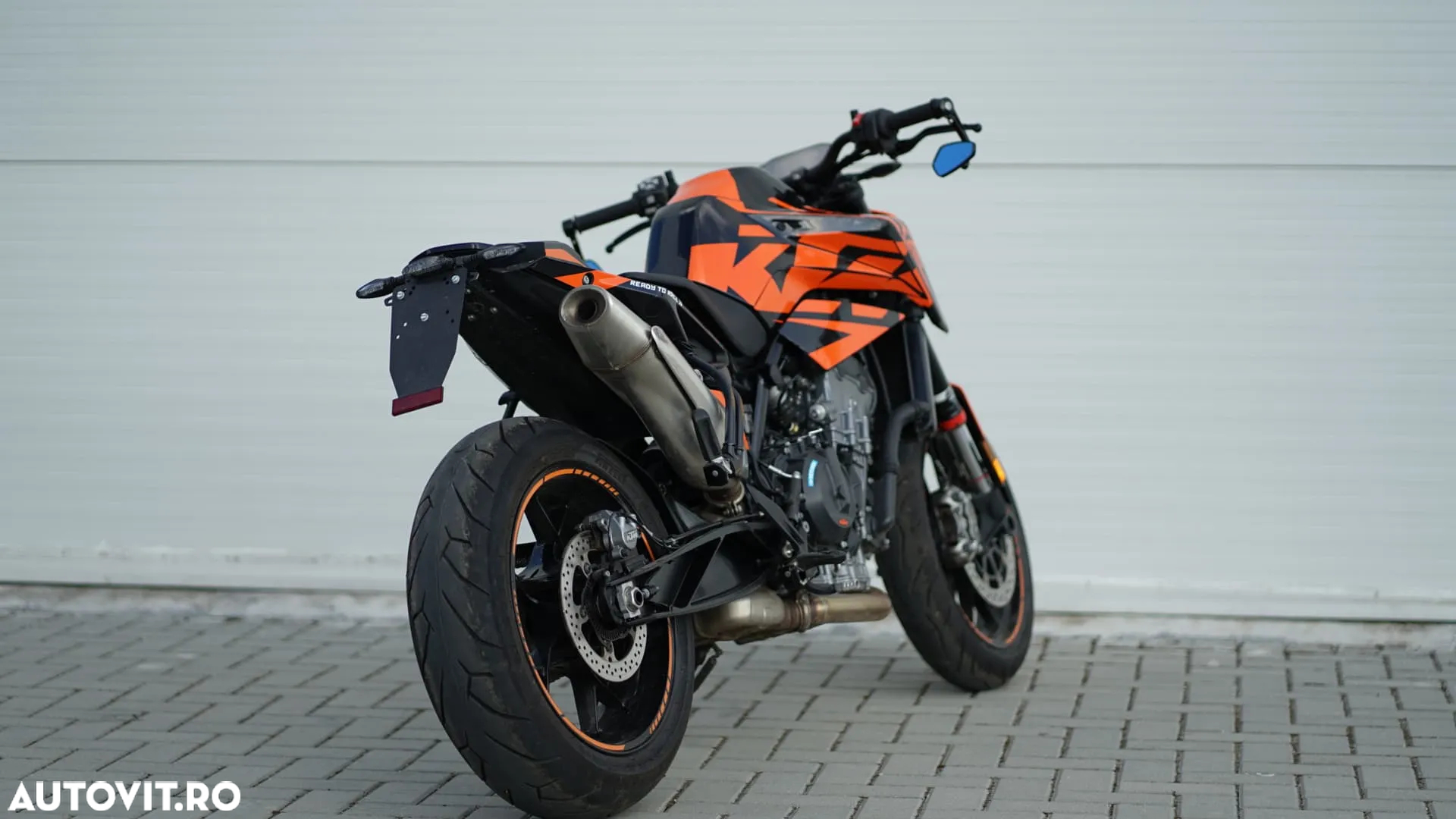 KTM 890 Duke R - 4