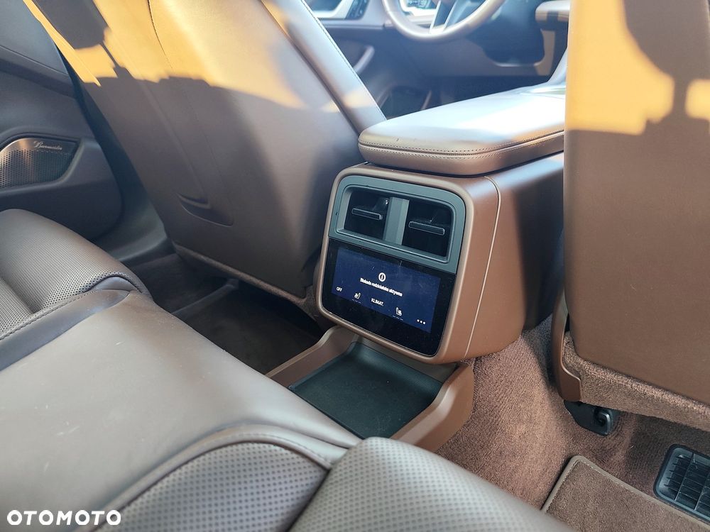 Porsche Taycan Turbo - 13