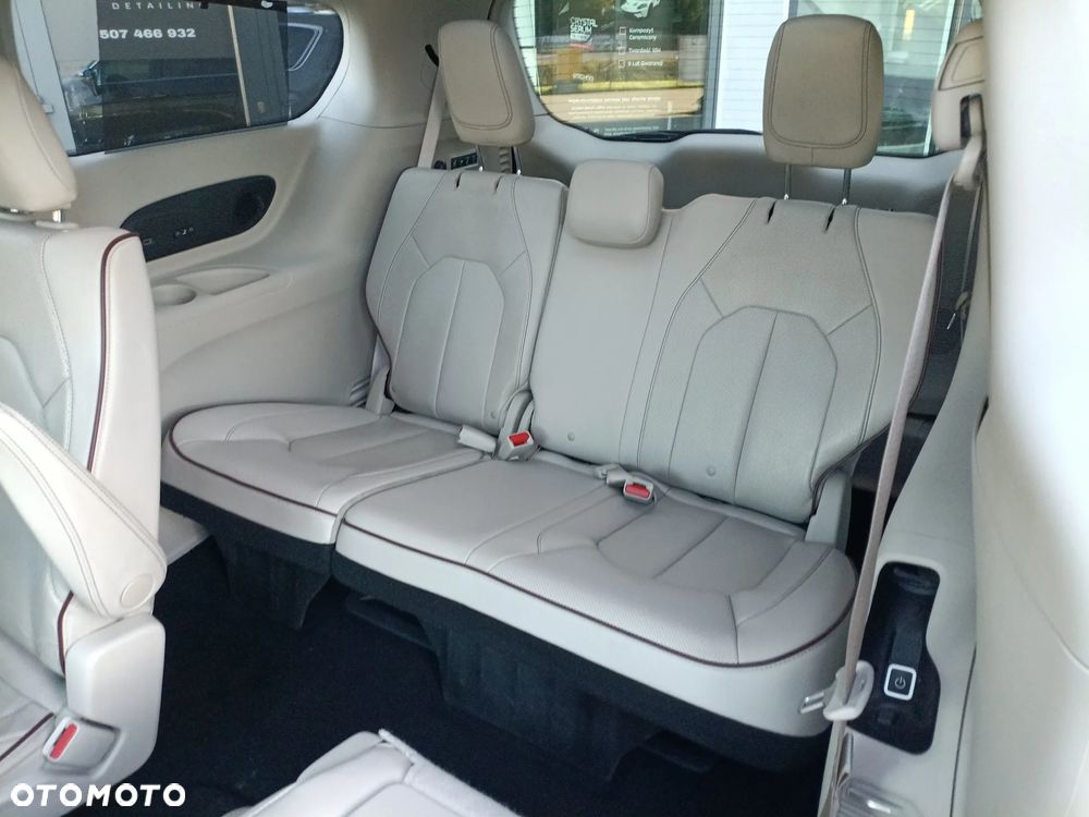 Chrysler Pacifica - 20