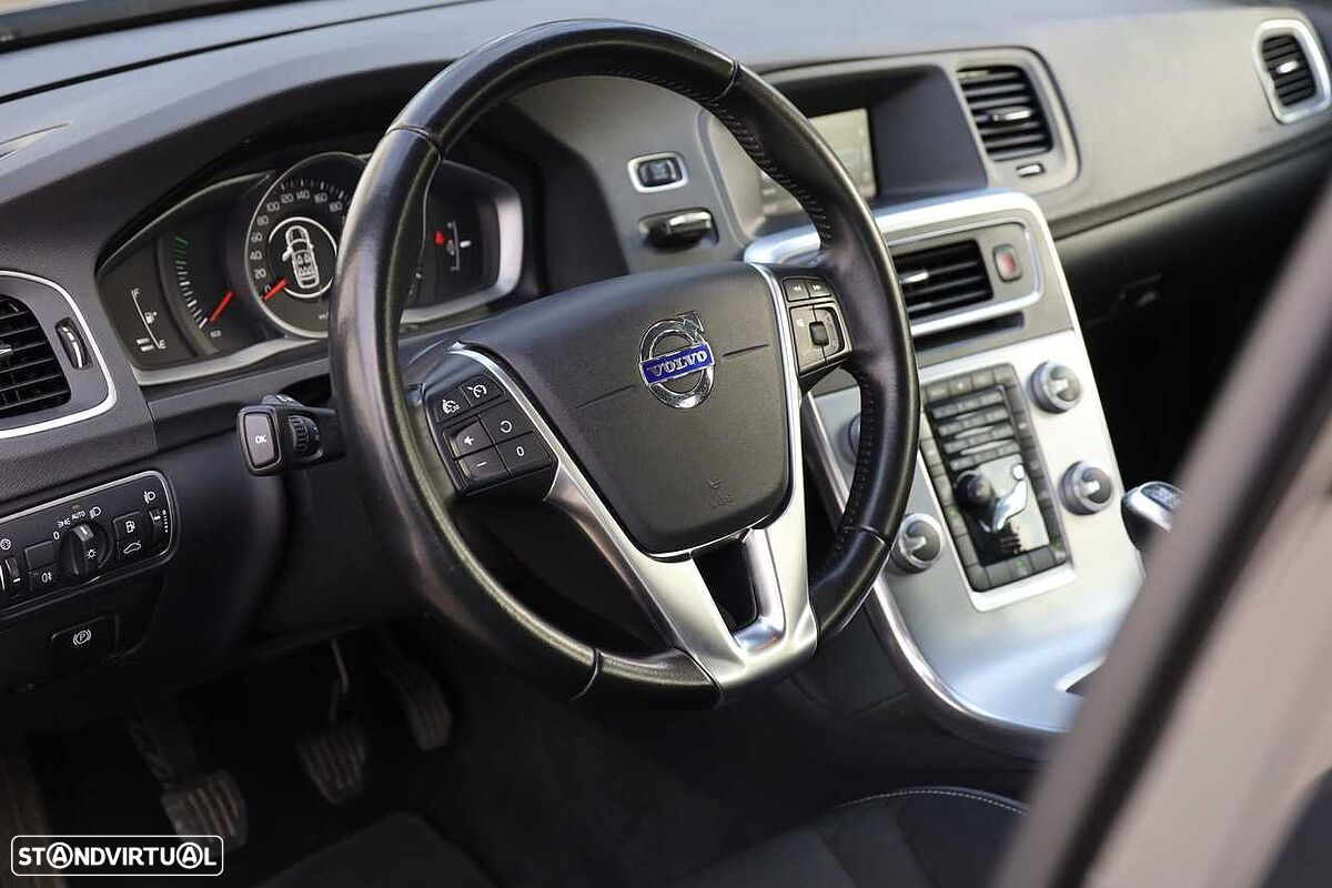 Volvo V60 2.0 D2 Momentum - 9