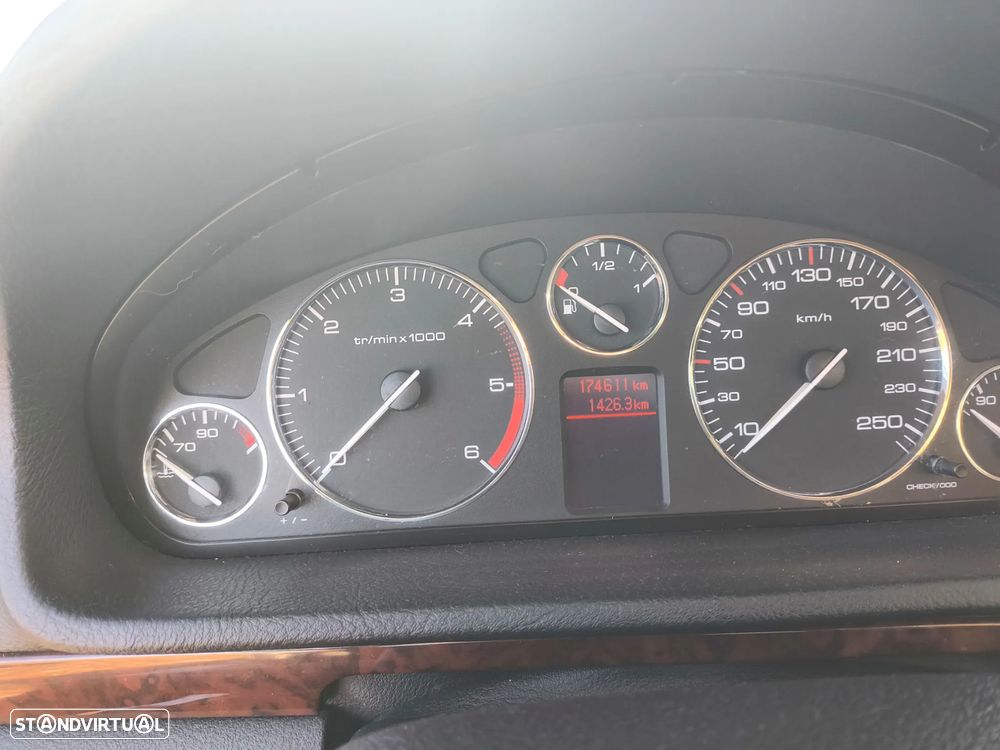 Peugeot 407 SW 2.2 HDi SE Navteq - 11