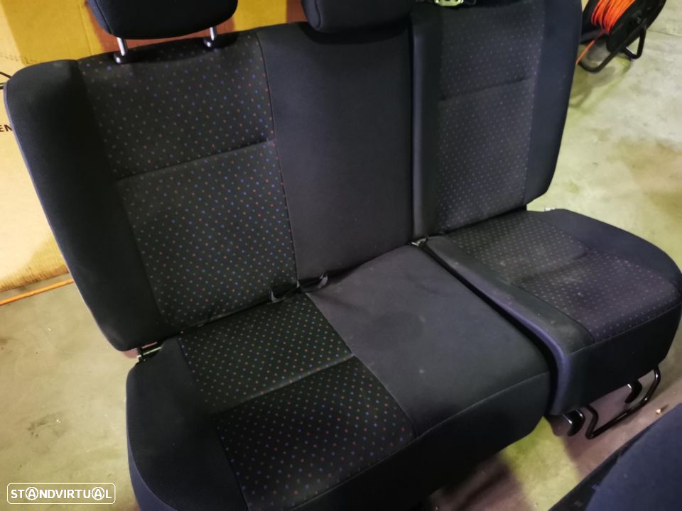 DAIHATSU SIRION CONJUNTO DE BANCOS FRENTE E TRÁS B013 - 6