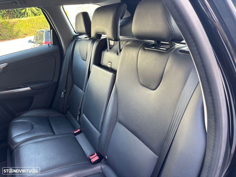 Volvo XC 60 2.0 D4 R-Design - 45