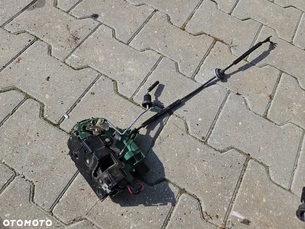 Zamek drzwi lewy prawy przód VW Passat B5 Lift FL 2002r Europa - 3