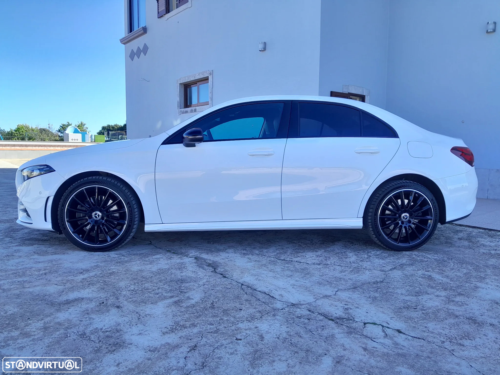 Mercedes-Benz A 250 Limousine e AMG Line - 2