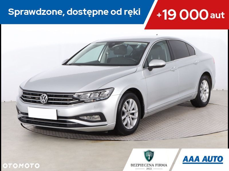 Volkswagen Passat - 1