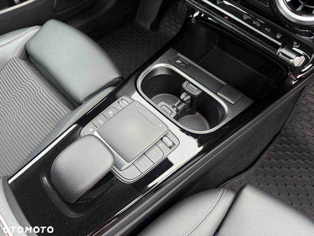 Mercedes-Benz CLA 250 e 8G-DCT Special Edition - 24