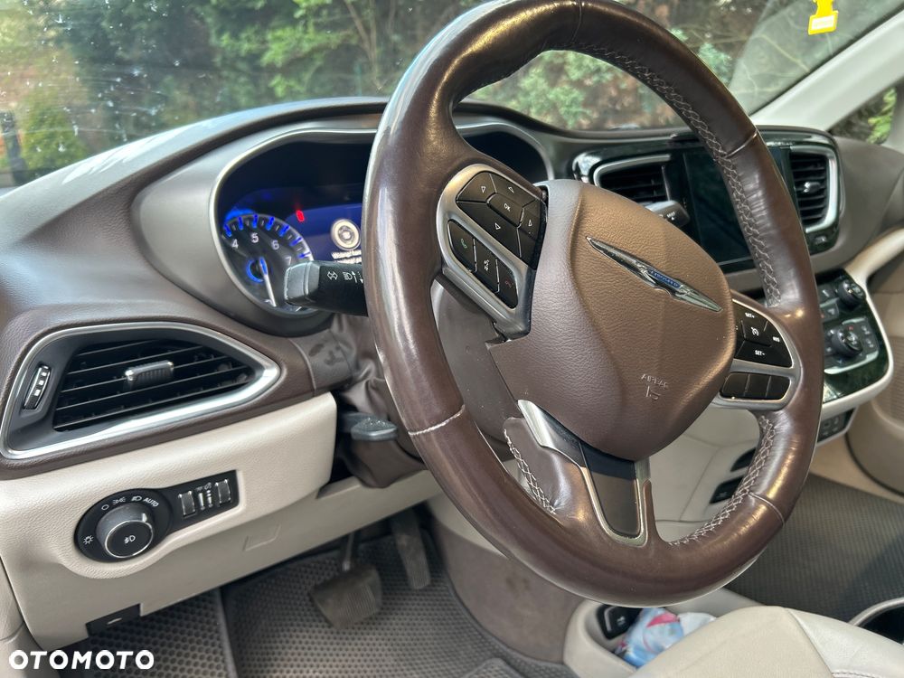 Chrysler Pacifica - 11