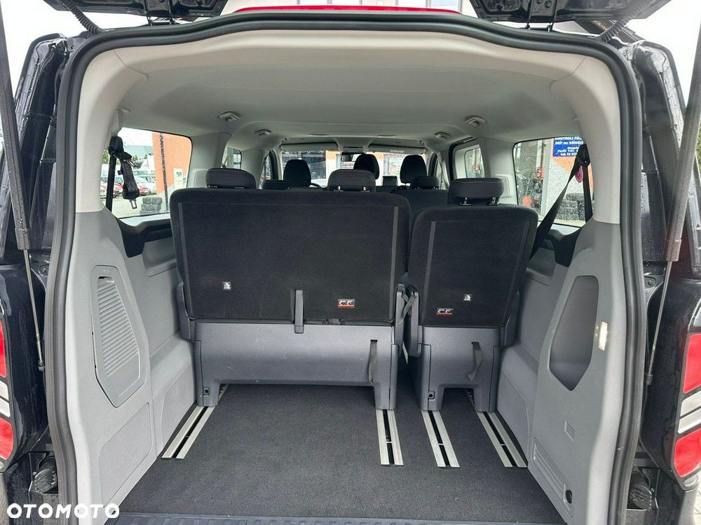 Ford Tourneo Custom - 12