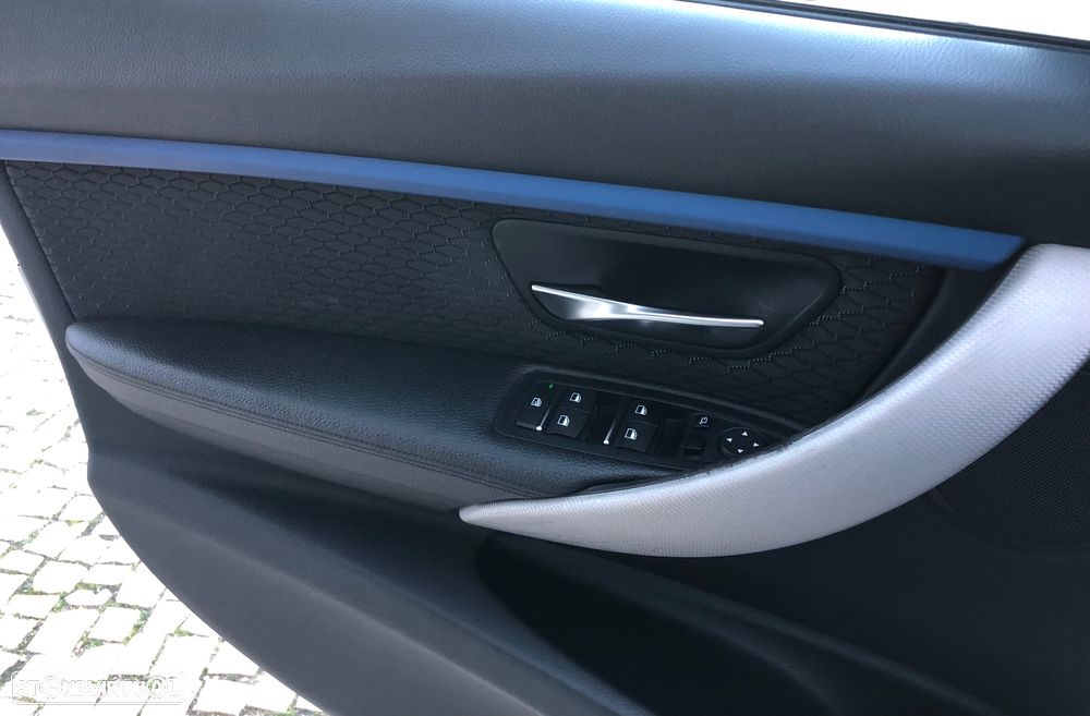 BMW 330 e iPerformance Pack M - 33