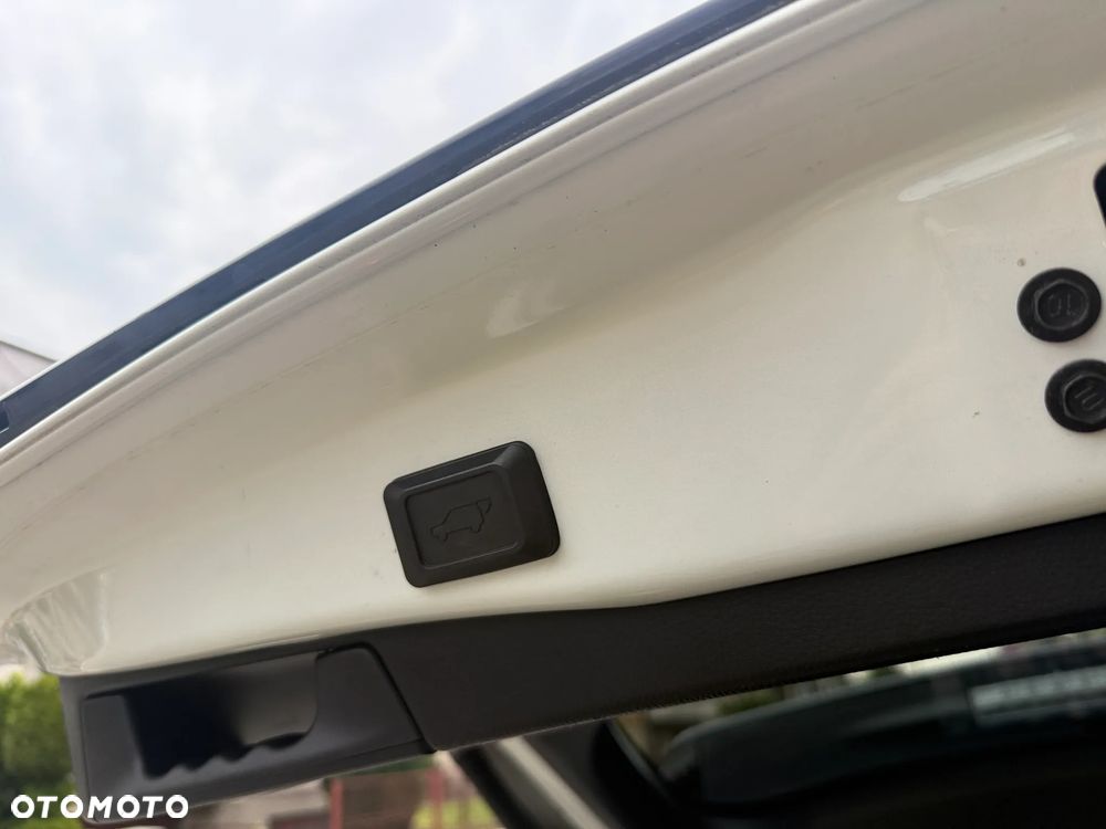 Toyota RAV4 2.5 Hybrid Black Edition by JBL 4x2 - 27
