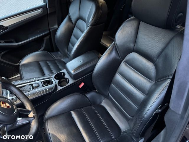 Porsche Macan Turbo PDK - 12