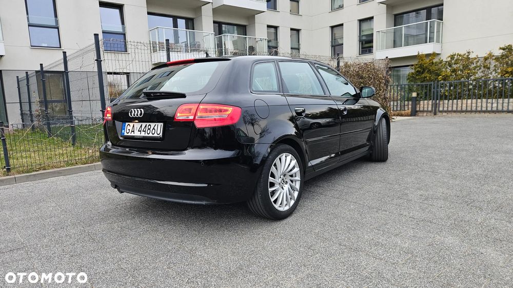 Audi A3 Sportback 1.6 TDI DPF Attraction - 4