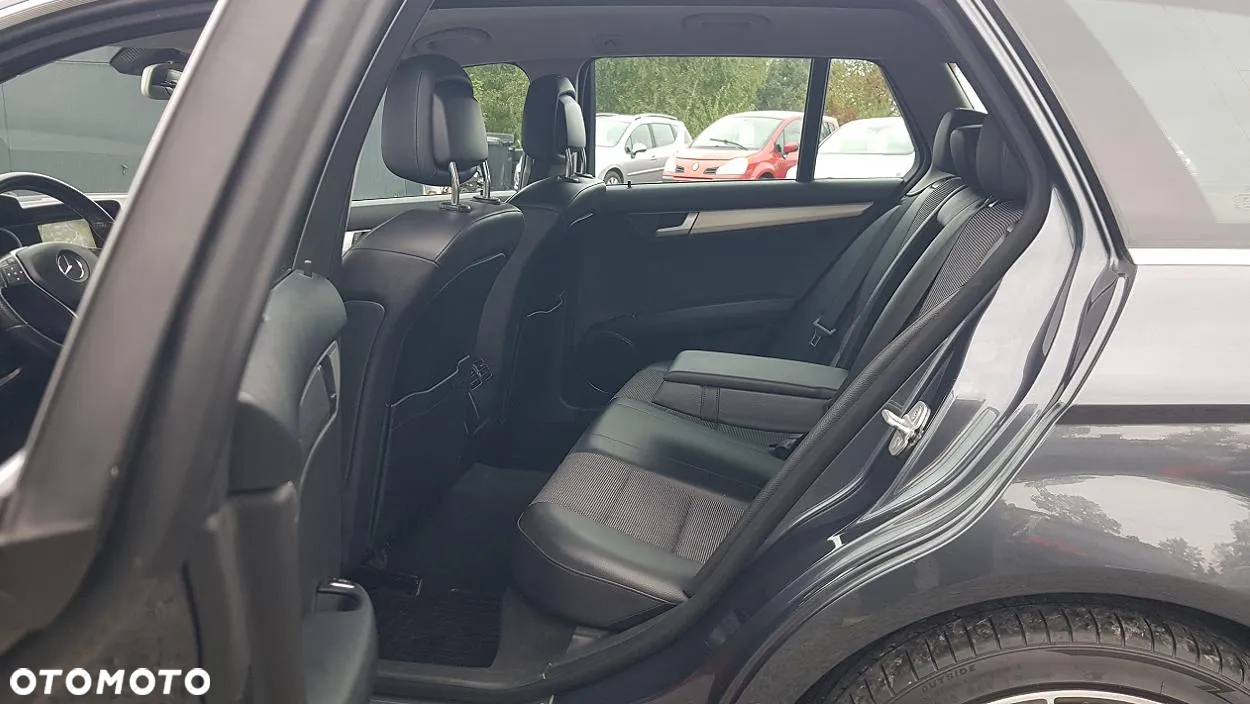 Mercedes-Benz Klasa C 220 T CDI DPF Automatik BlueEFFICIENCY Avantgarde - 22