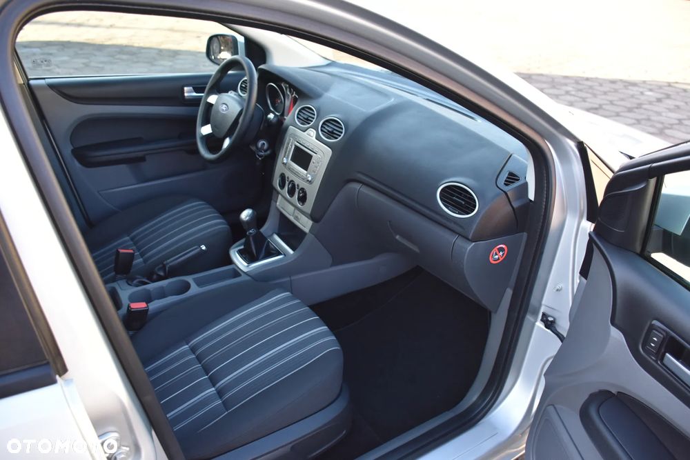 Ford Focus 1.6 Ti-VCT Style+ - 13