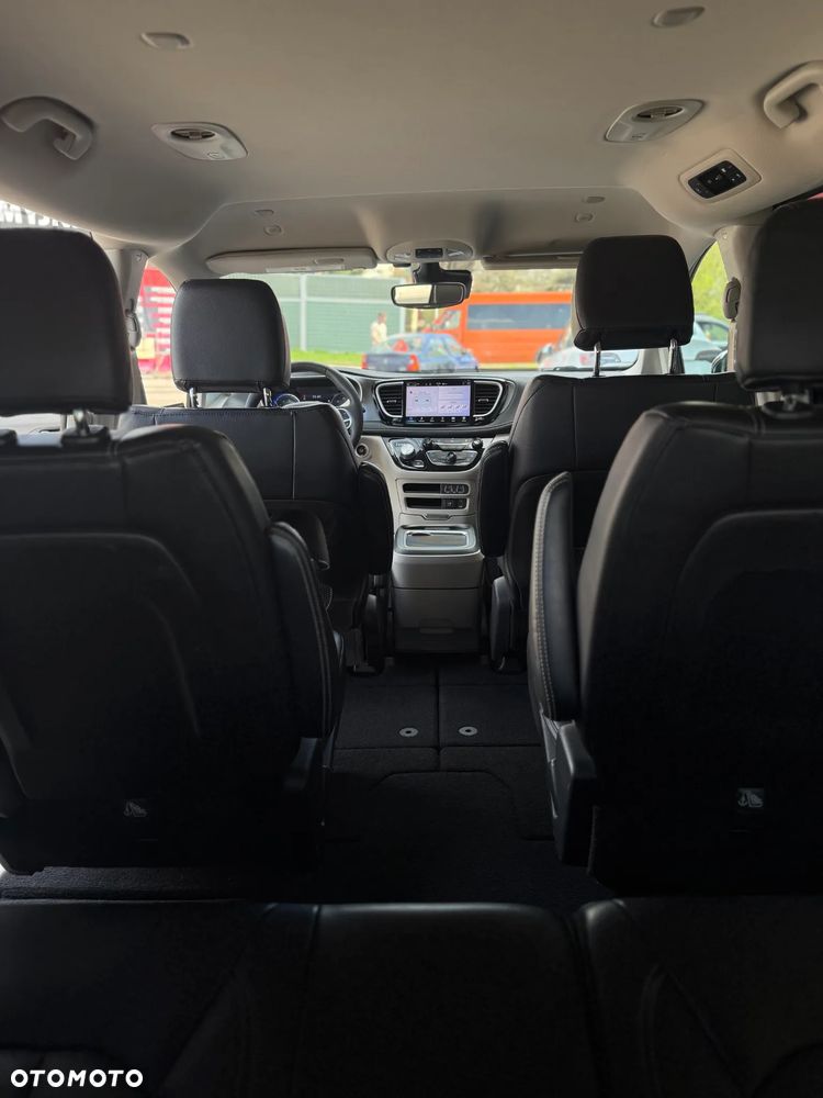 Chrysler Pacifica - 21