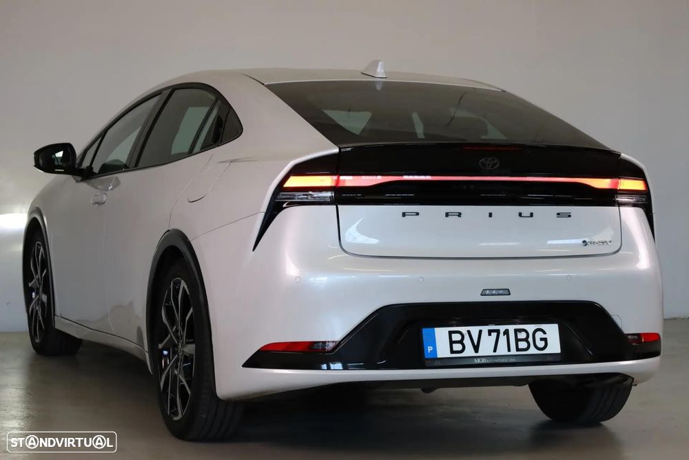 Toyota Prius 2.0 Plug-in Luxury - 16