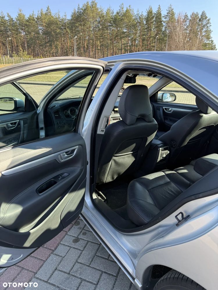 Volvo S60 2.5T Momentum - 24