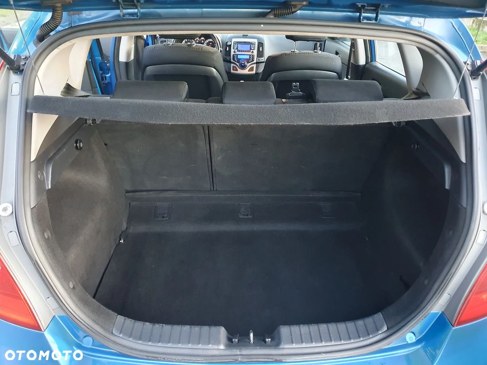 Hyundai i30 2.0 Premium - 10