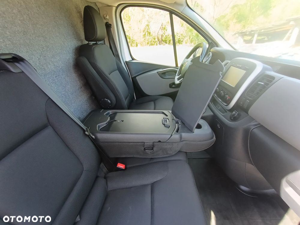 Renault Trafic L2H1 1.6 diesel 145kM 2018rok WEBASTO, CZUJNIKI PARKOWANIA, HAK, NIEWIELKI PRZEBIEG stan BDB, BEZWPADKOWY! - 33