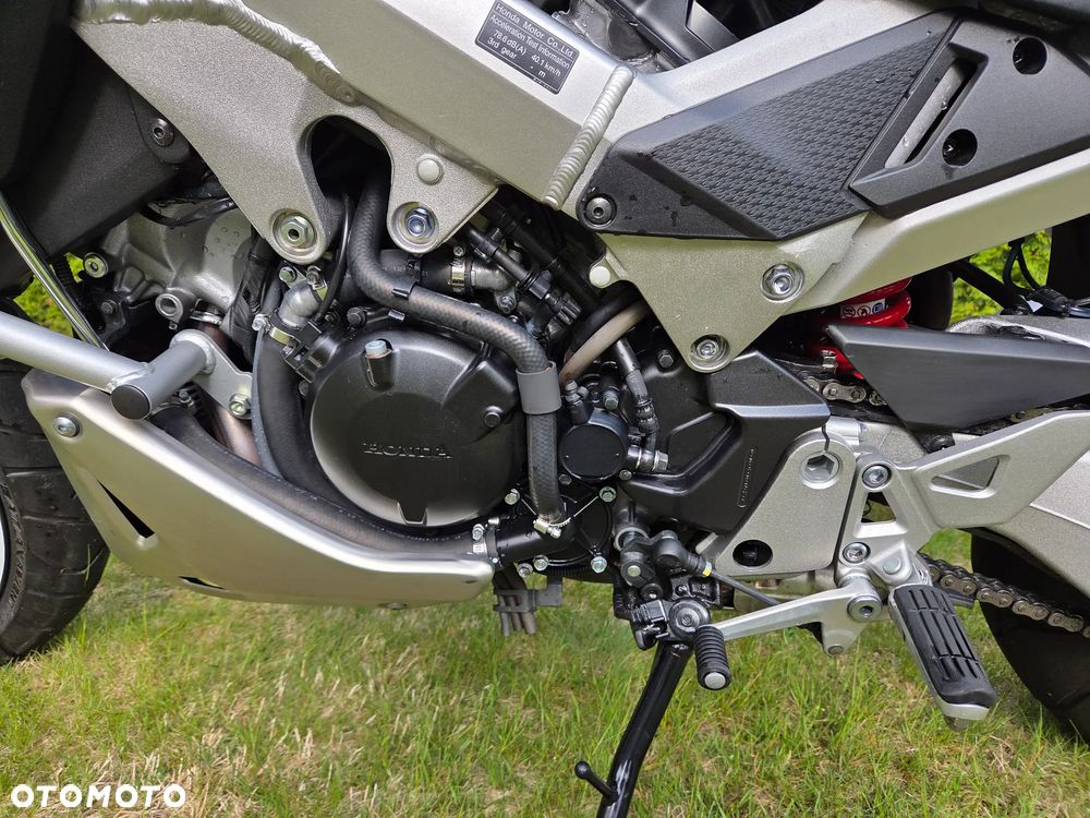 Honda VFR - 16