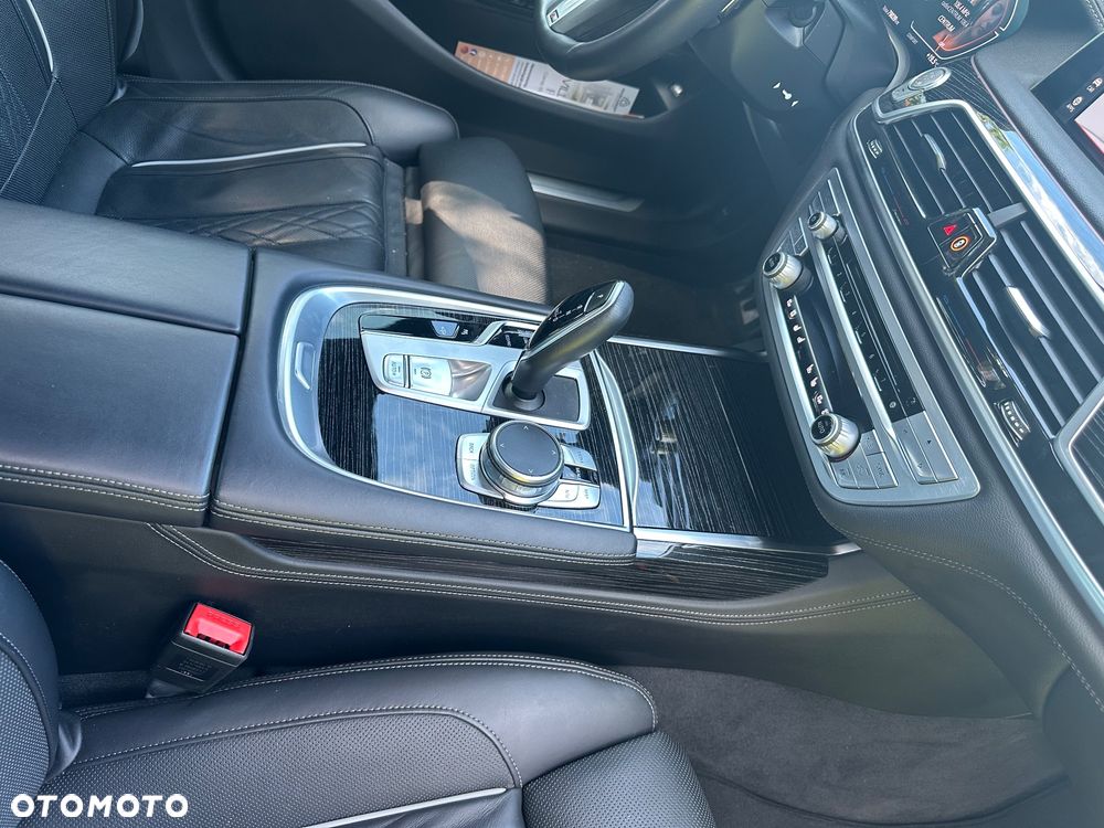 BMW Seria 7 750i xDrive sport - 11