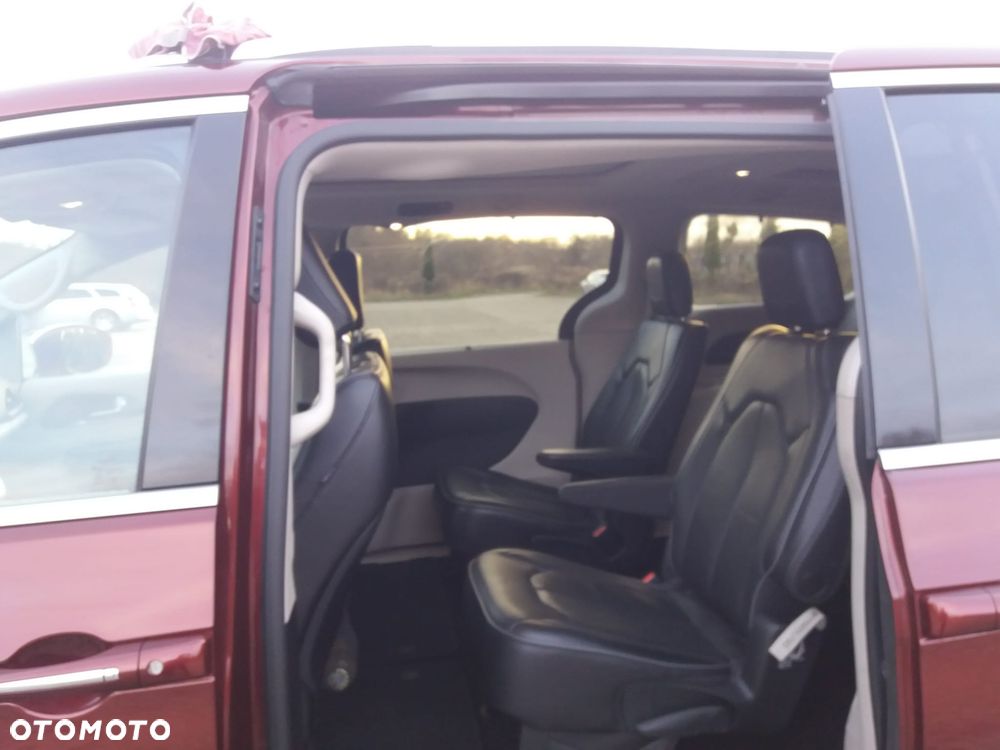 Chrysler Pacifica - 26