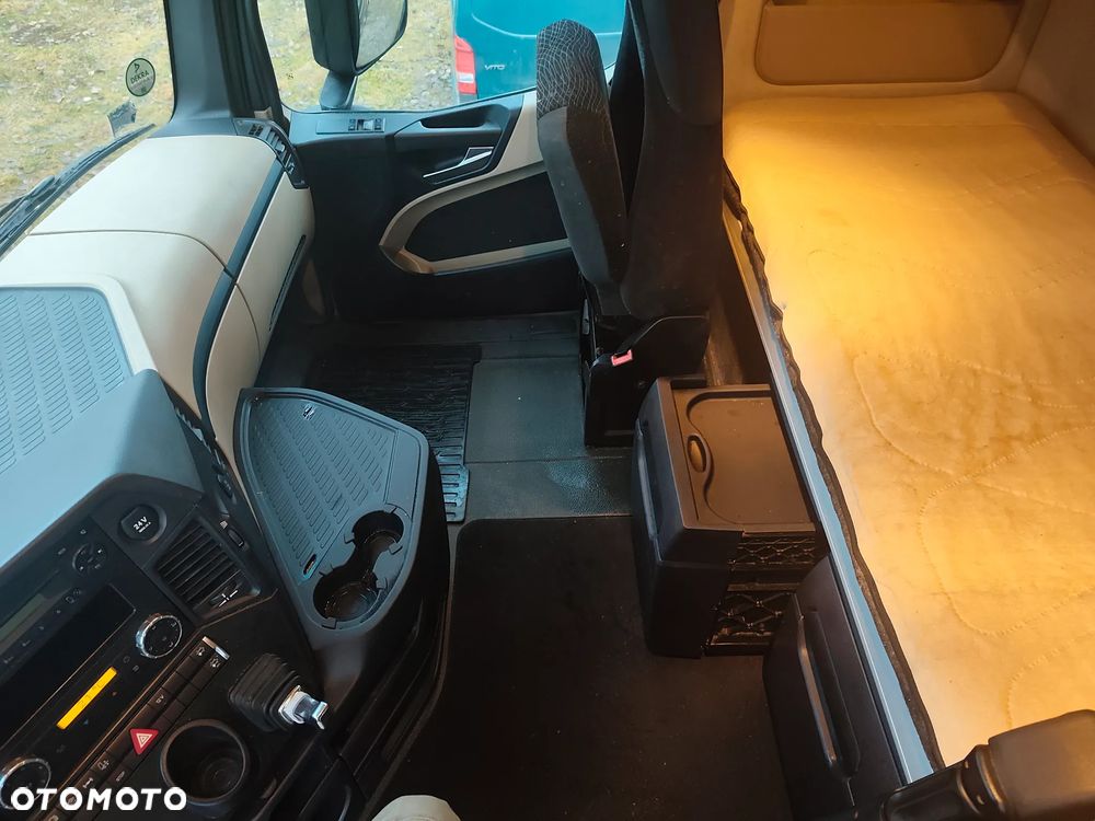 Mercedes-Benz Actros MP4 - 9