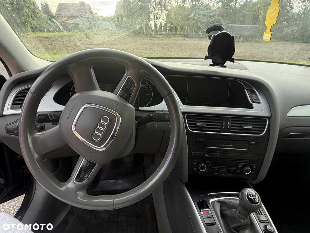 Audi A4 Limousine - 5