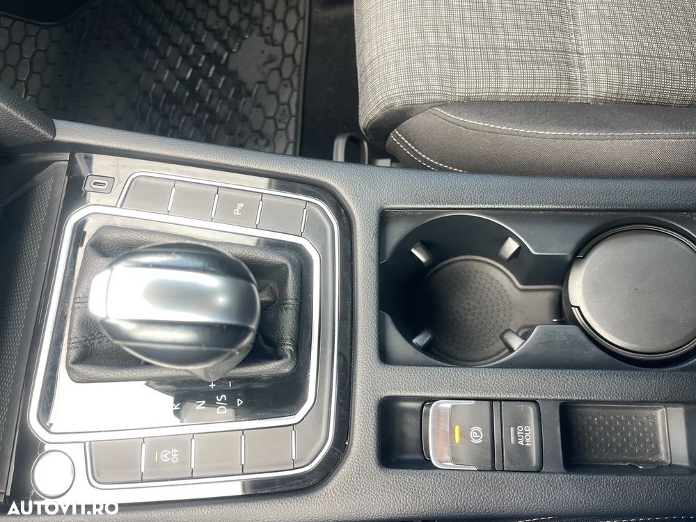 Volkswagen Passat 2.0 TDI DSG Comfortline - 24