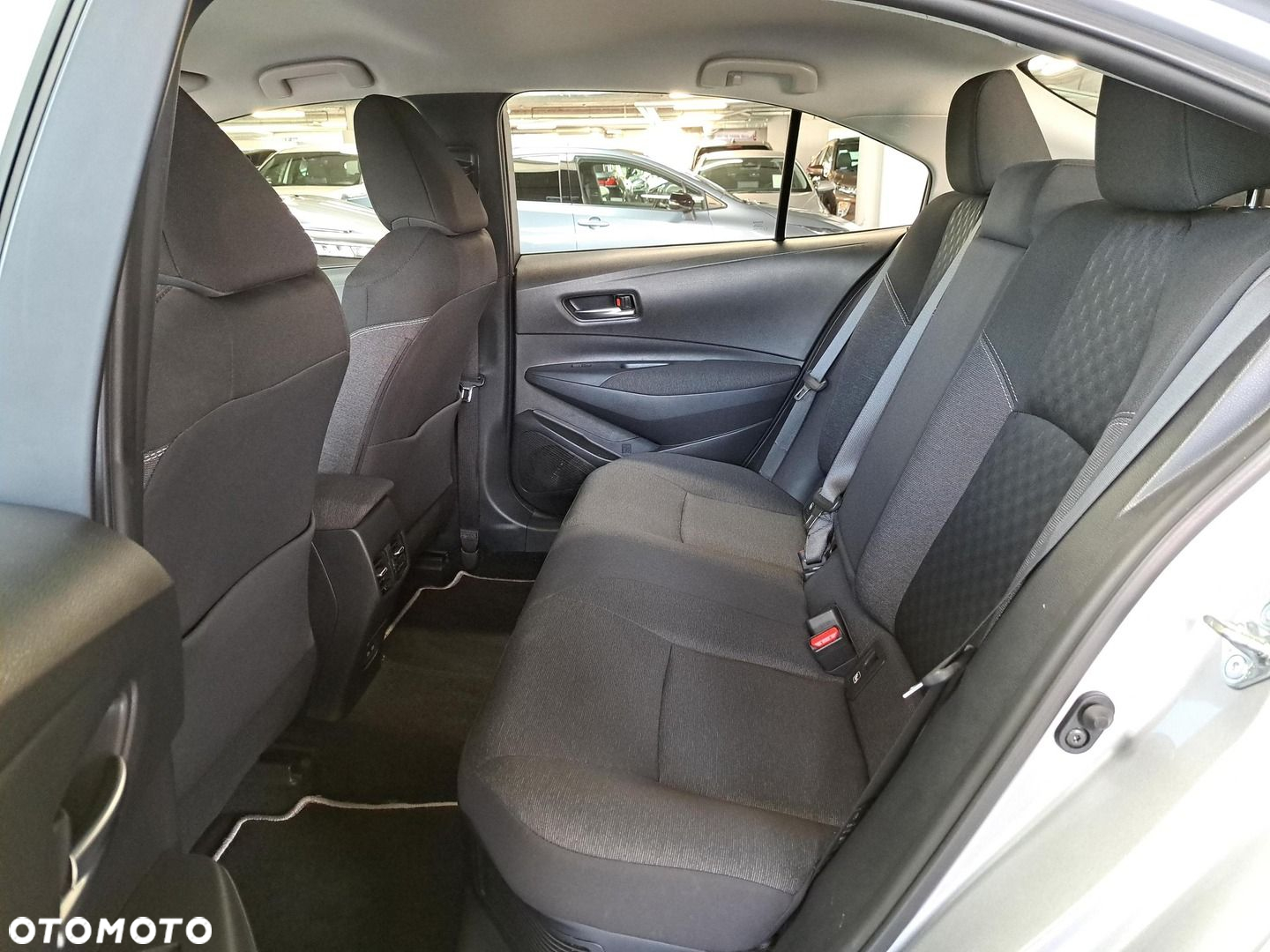 Toyota Corolla 1.8 Hybrid Comfort - 12