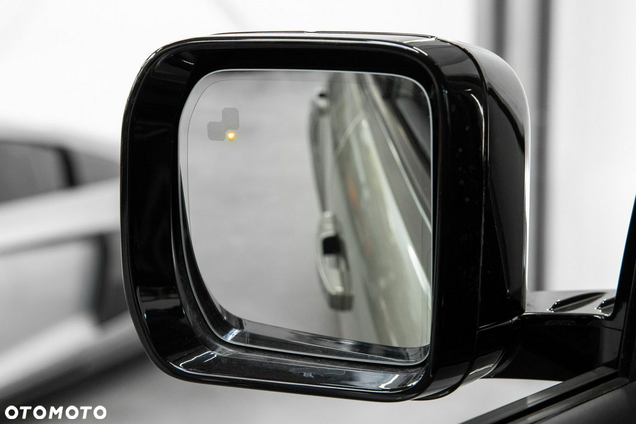 Land Rover Defender - 13
