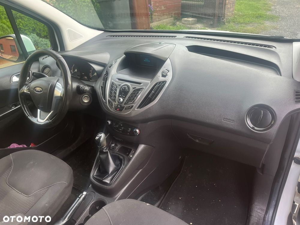 Ford Transit Courier - 17