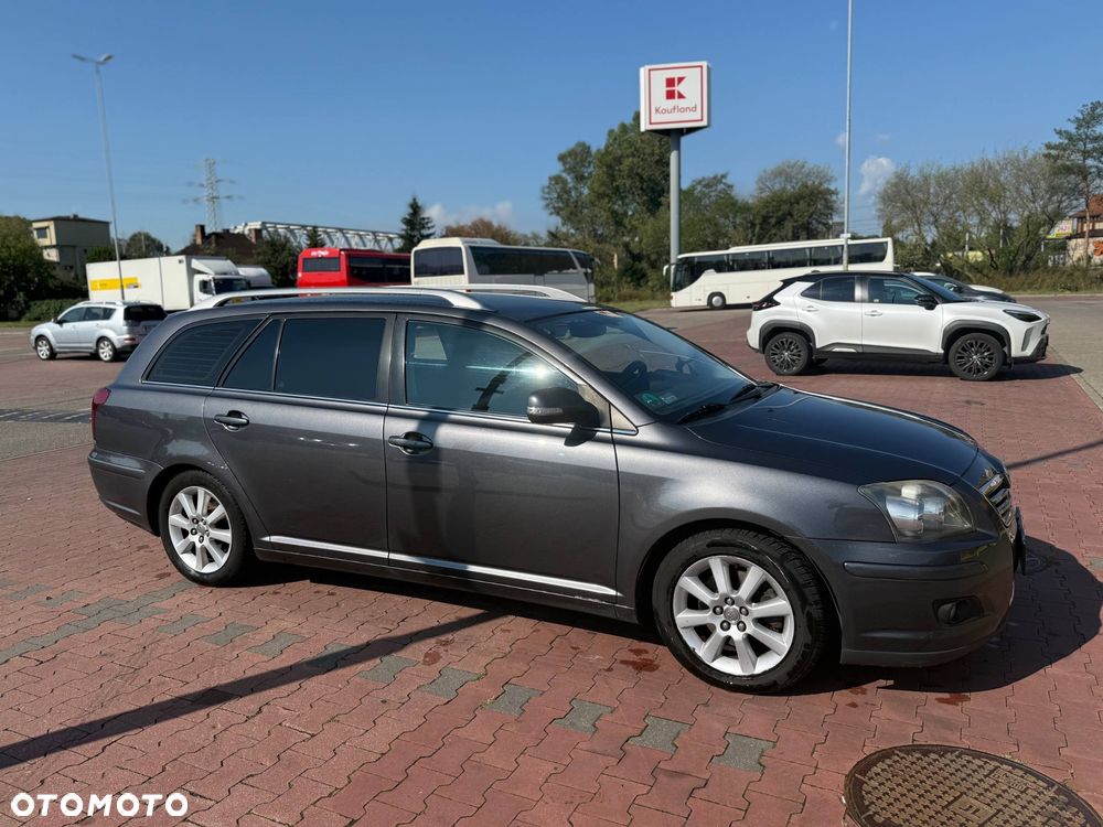 Toyota Avensis 2.0 D-4D Luna - 1