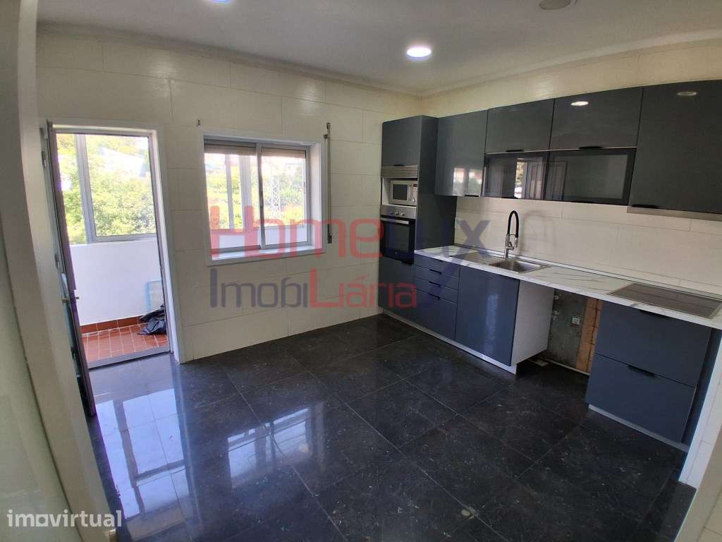 Apartamento T3 com 3 frentes e lugar de garagem, Fânzeres, Gondomar - Grande imagem: 2/23