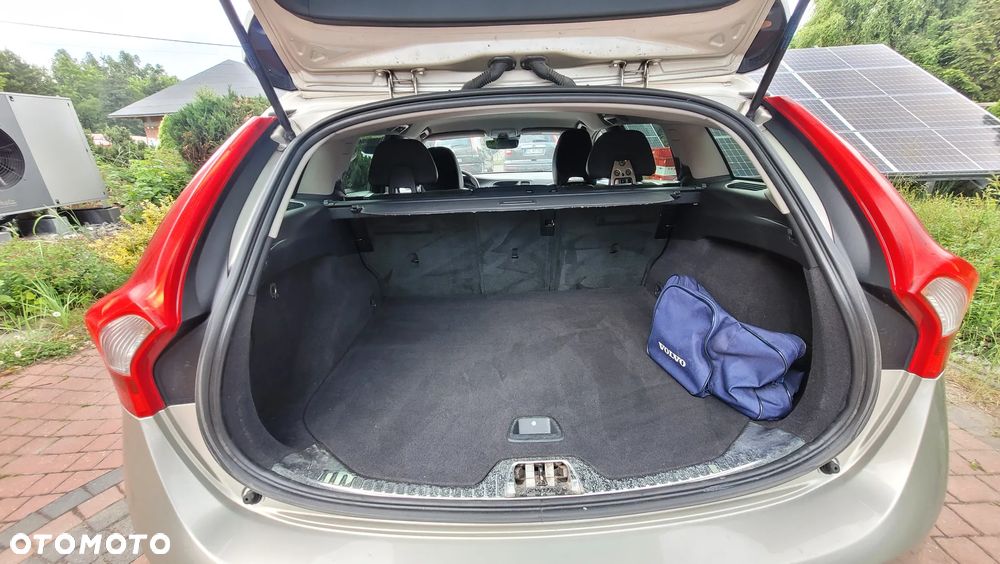 Volvo V60 D4 Drive-E Momentum - 11