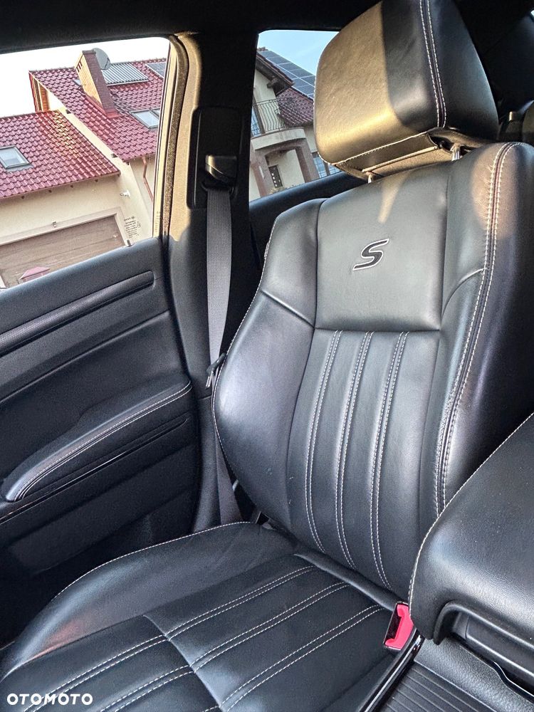 Chrysler 300s - 11