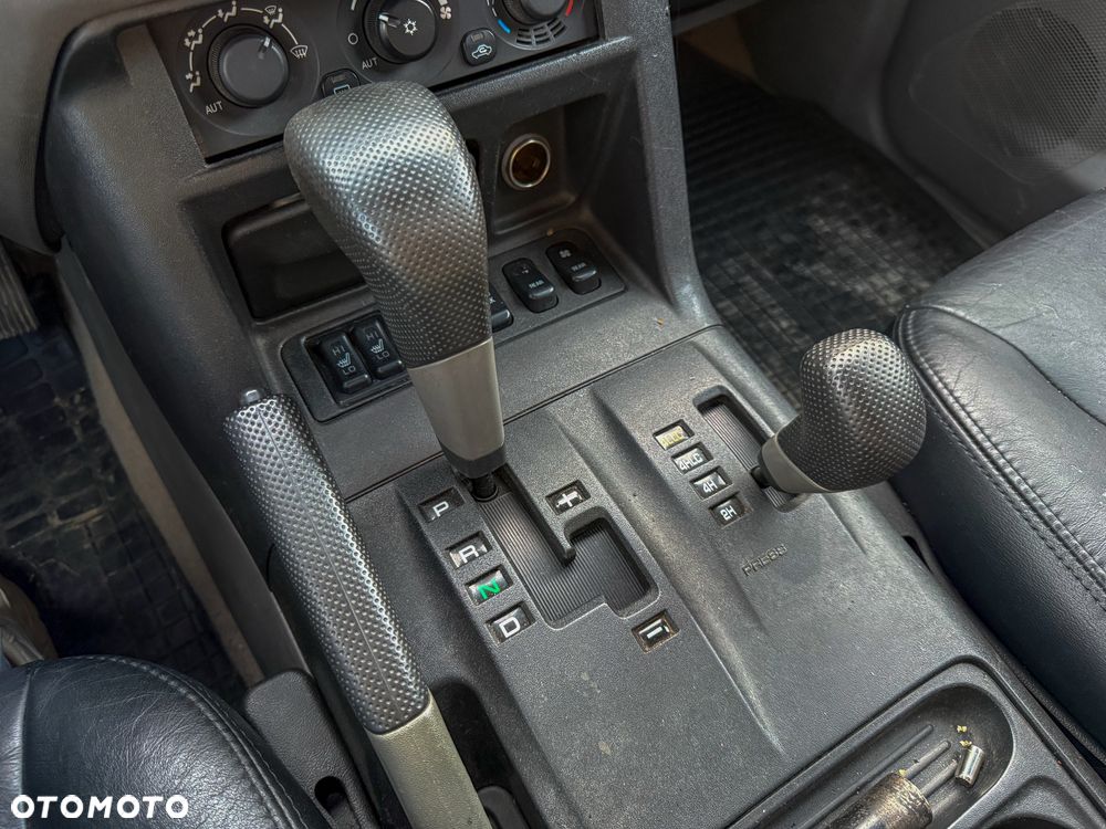 Mitsubishi Pajero - 6