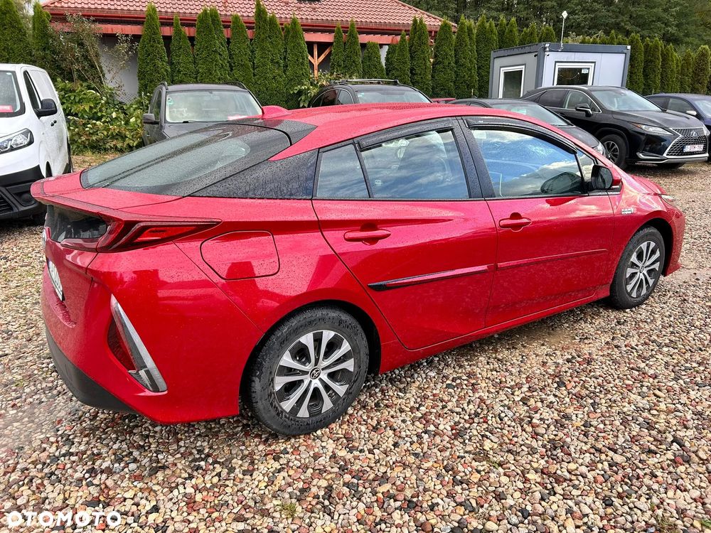 Toyota Prius Plug-in Hybrid - 5