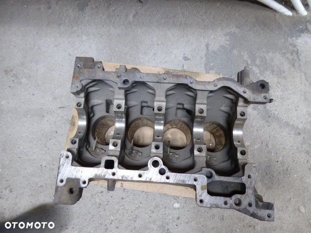 DUCATO JUMOER BOXER III  BLOK SILNIKA TULEJA PODSTAWA 4HV 2.2 HDI TDCI JTD - 7