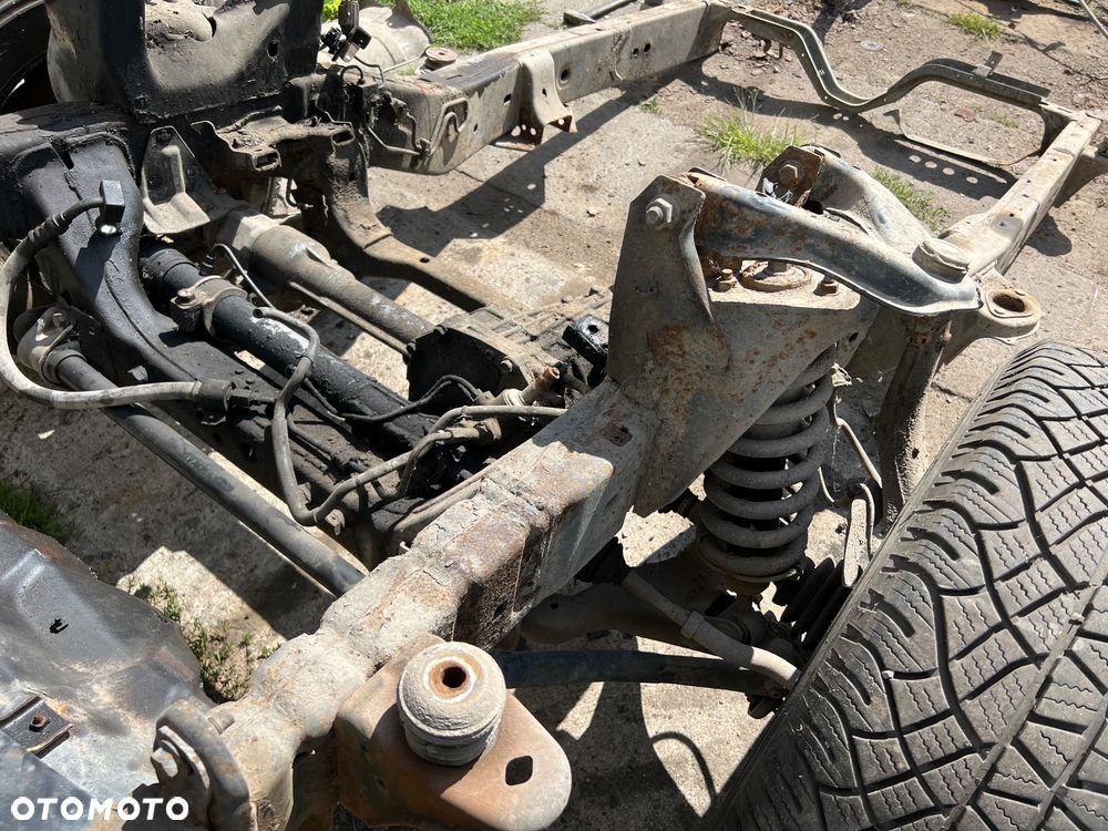 Kompletne zawieszenie przednie z ramą Nissan Navara d40 2.5dci - 2