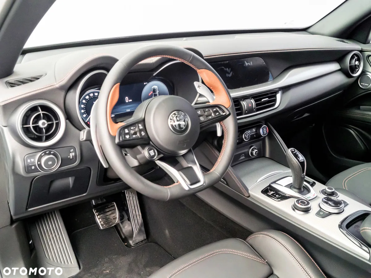 Alfa Romeo Stelvio 2.0 Turbo Intensa Q4 - 25