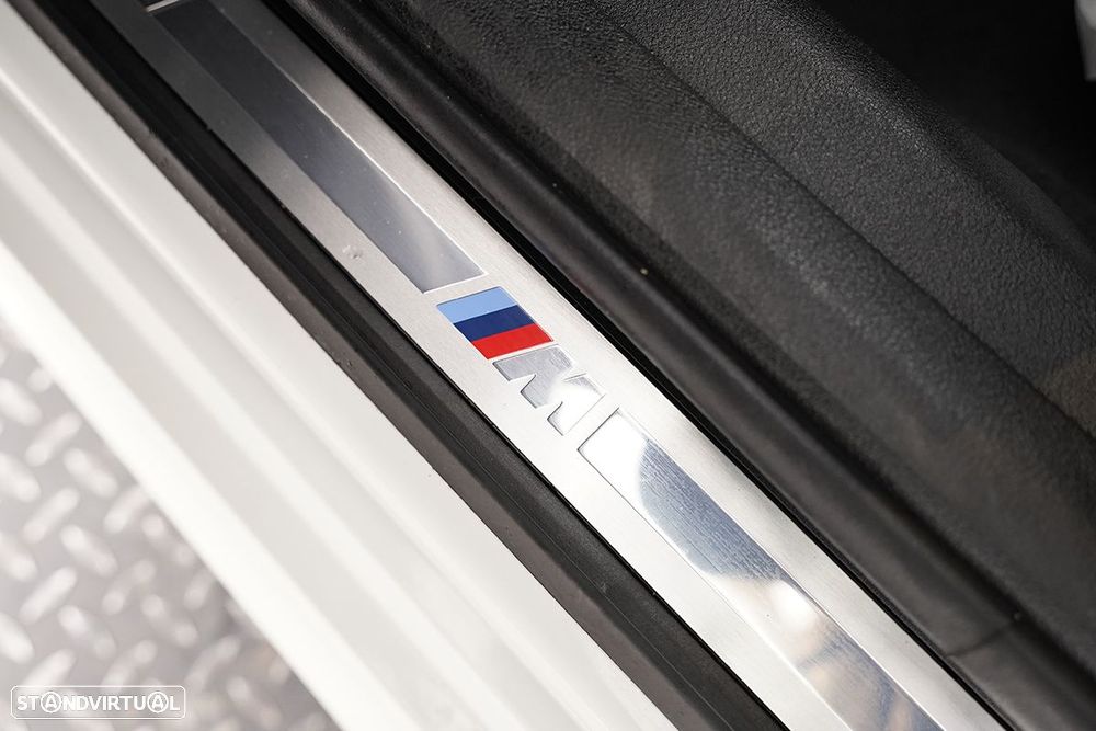 BMW 330 e Pack Desportivo M Auto - 22