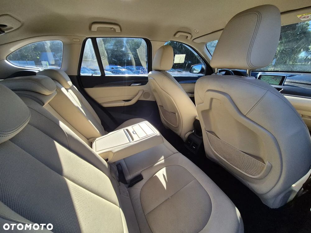 BMW X1 xDrive20d xLine sport - 26