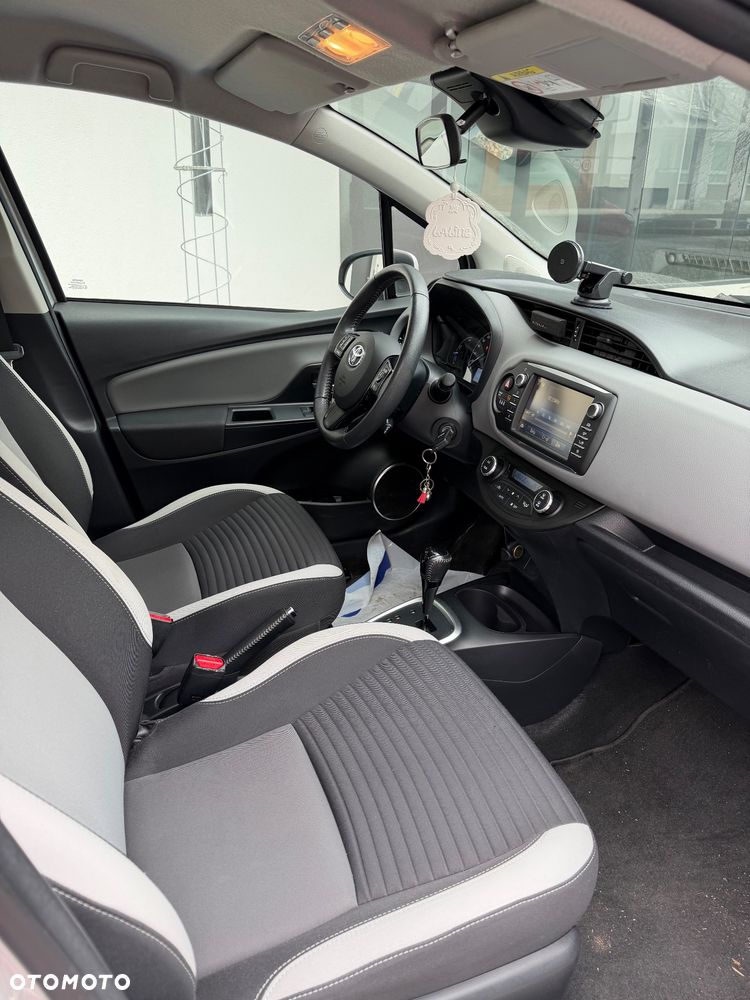 Toyota Yaris Hybrid 100 Active EU6 - 6