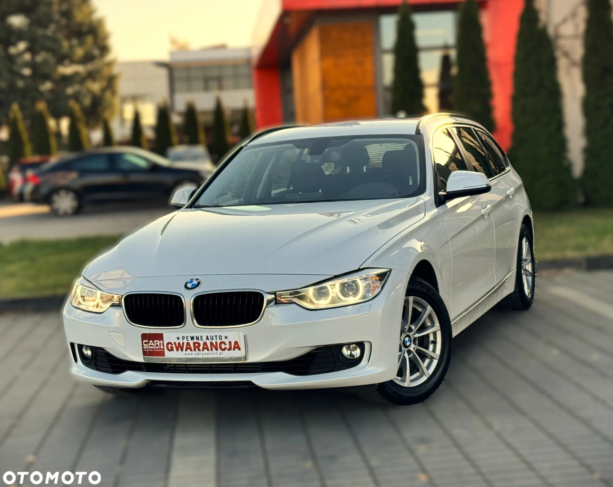 BMW Seria 3 320i Touring xDrive - 4