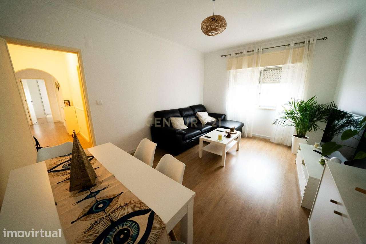 T2 com Excelente Localização em Agualva-Cacém | Ideal para Habitação P - Grande imagem: 2/20