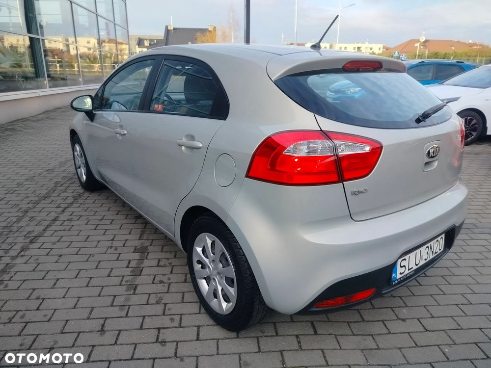 Kia Rio 1.4 L - 5