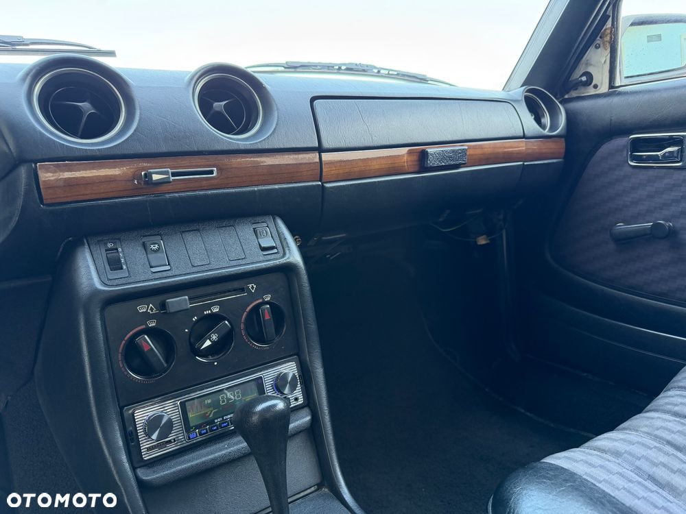 Mercedes-Benz W123 - 18